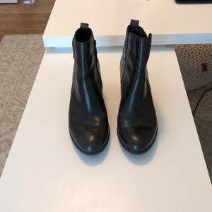 Black leather Born booties